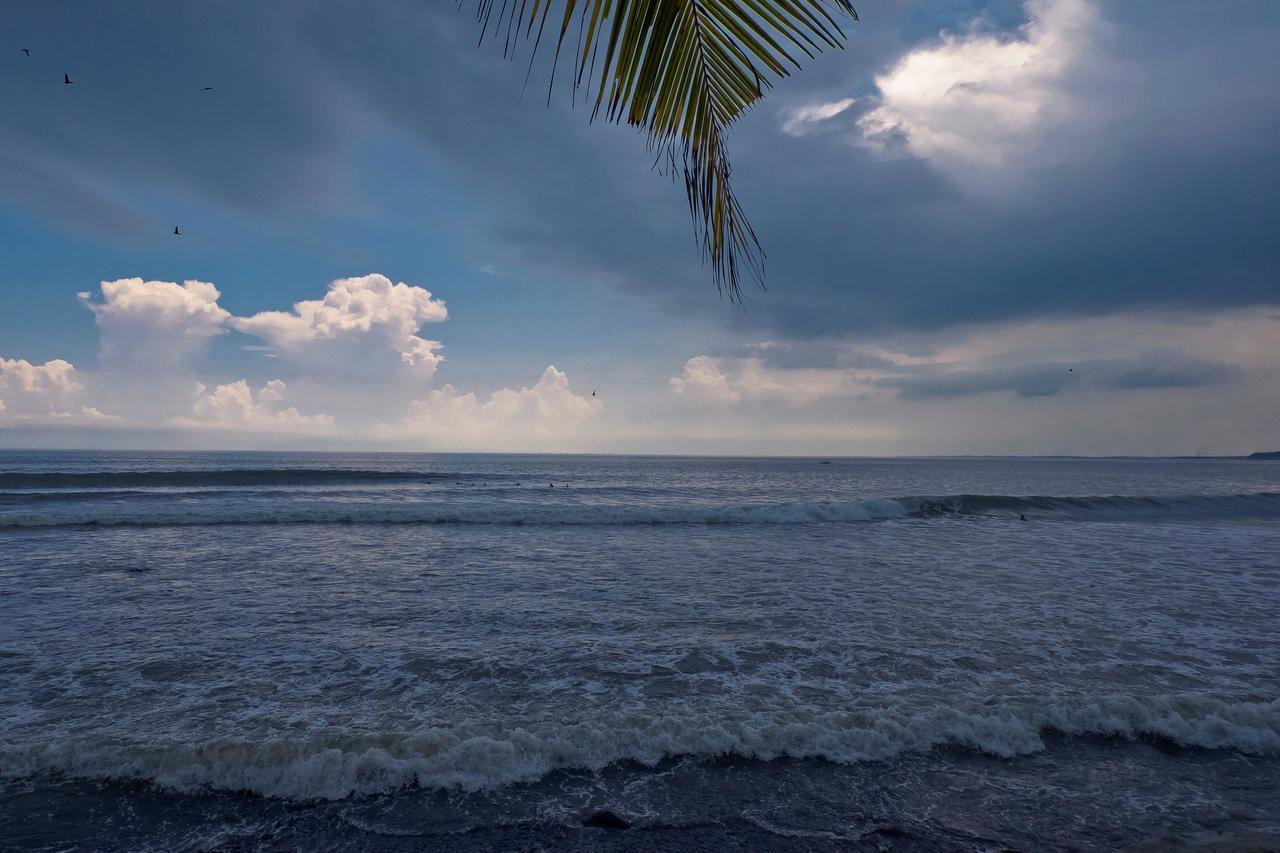Umadewi Surf & Retreat Hotel Pulukan Kültér fotó